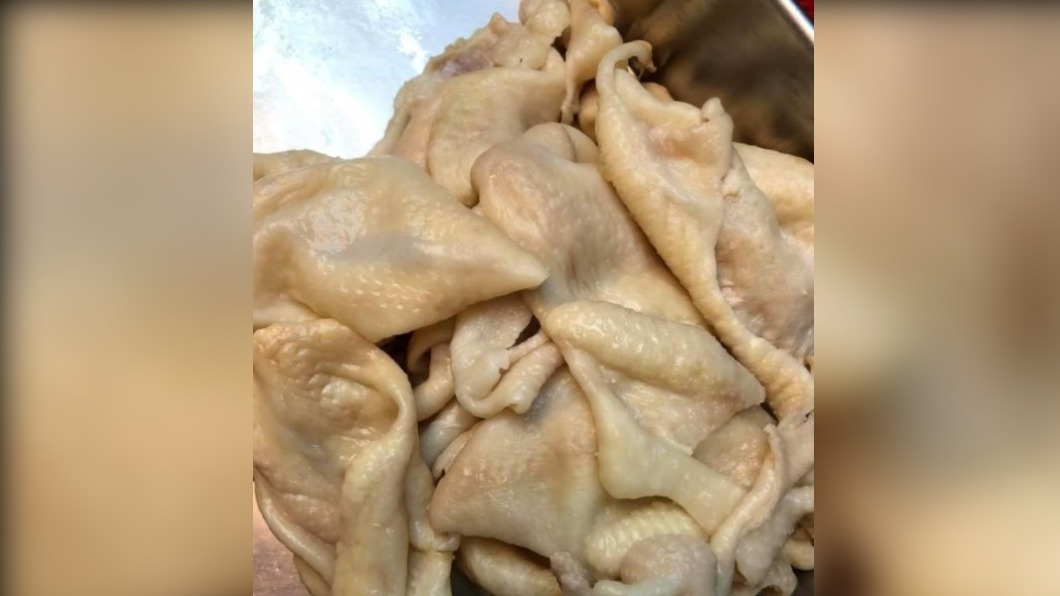 老闆透露雞皮相當難處理。(圖/翻攝自爆怨公社)