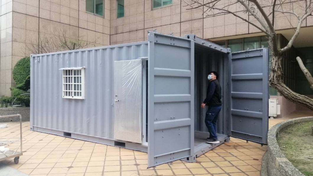 緊急成立「門診貨櫃屋」！施景中：醫護準備共赴國難
