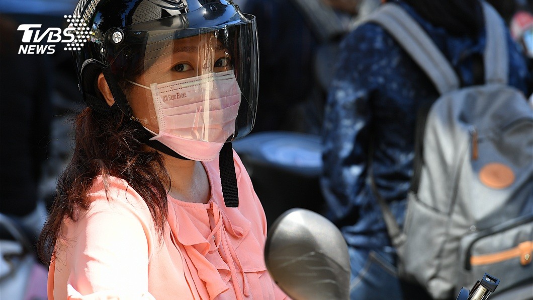 男子分享日前停等紅綠燈時，一旁的女騎士轉頭問他「等一下要去哪裡？」（示意圖／shutterstock 達志影像）