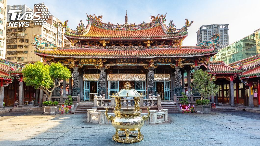 艋舺龍山寺。(示意圖/shutterstock 達志影像)
