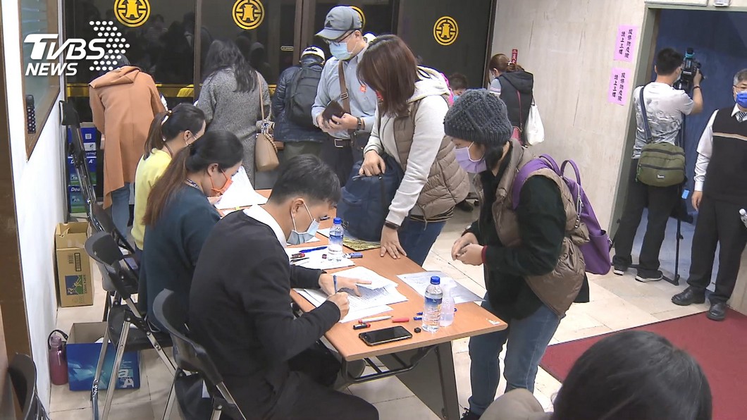 台灣人瘋搶防疫保單　醫師笑：500元不如買樂透