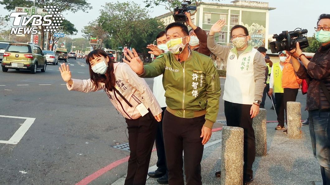 罷捷投票倒數 綠營民代陪黃捷站街頭宣傳反罷免