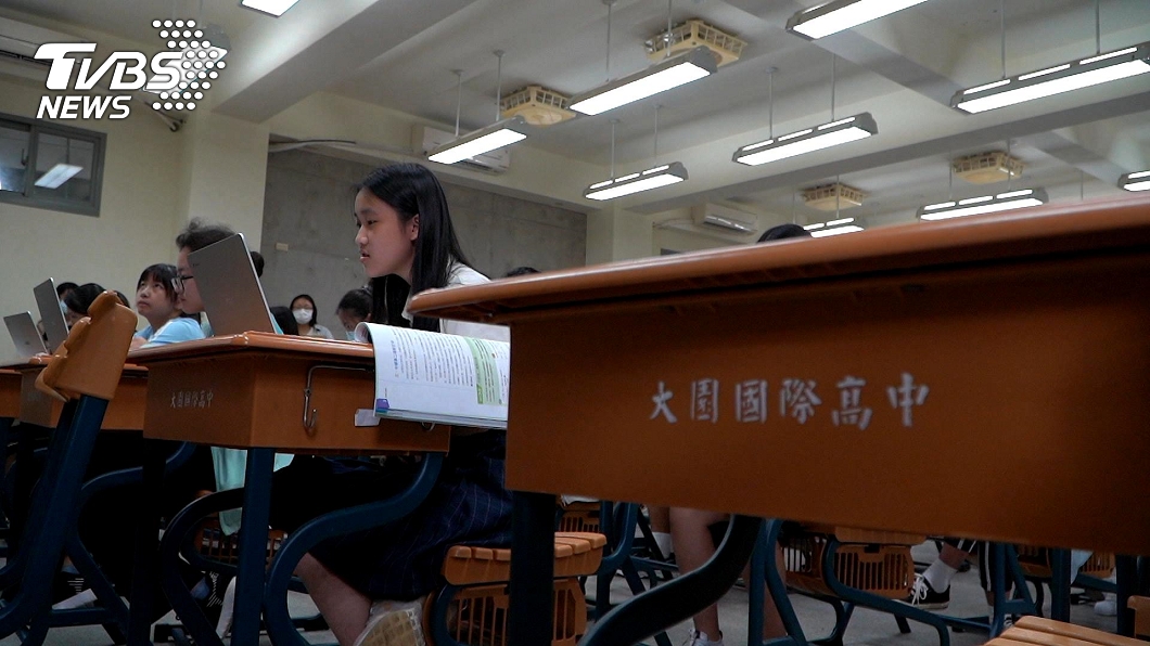 清大提出「引導式自傳」，希望學生要用有邏輯的方式陳述與別人不同的故事。（圖／TVBS）