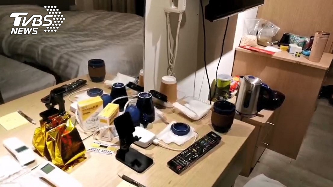 台商投訴防疫旅館窄小。(圖/TVBS)