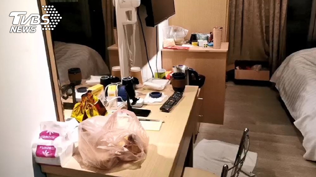 台商投訴防疫旅館窄小。(圖/TVBS)