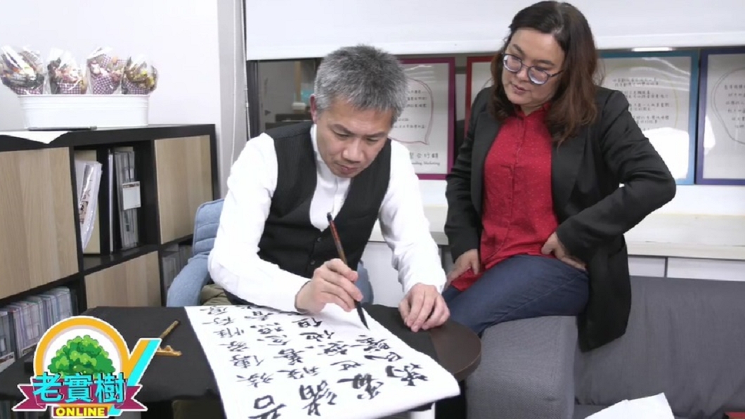 陳玉珍特別寫1首詩給陳柏惟。(圖/翻攝自羅友志YouTube)