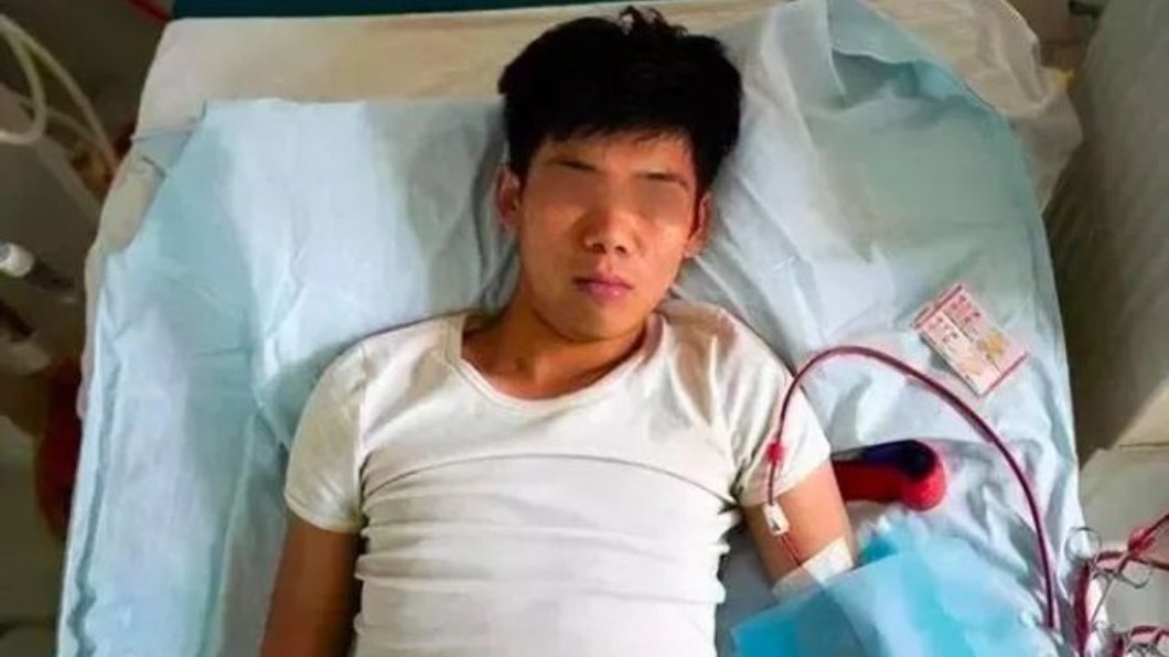 大陸一名高中生透過黑市賣腎,卻因傷口感染而需終生洗腎。(圖/翻攝自「子墨家教」微博)
