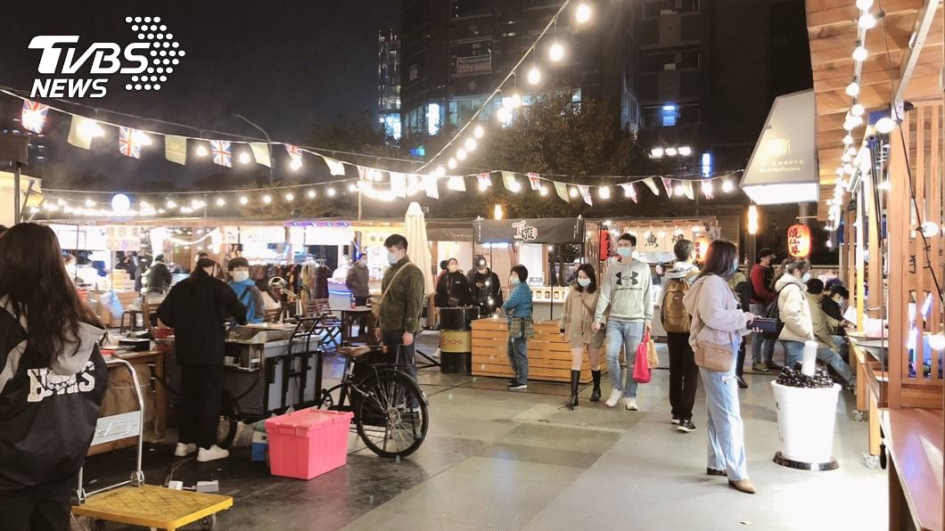 中市草悟廣場防疫升級 加強區域清潔停止試吃