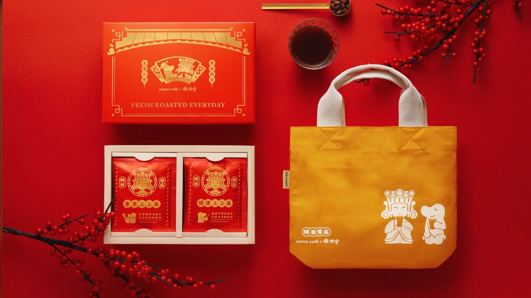 cama café聯名台中鎮瀾宮推出春節禮盒。(圖/翻攝自cama現烘咖啡專門店臉書)