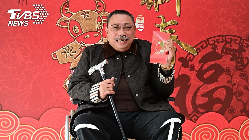 錢多到不知給誰！80歲陳松勇「坐輪椅領禮券」近況曝