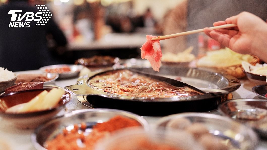 女友多吃4片肉遭討錢 男批「我要導正妳的觀念」