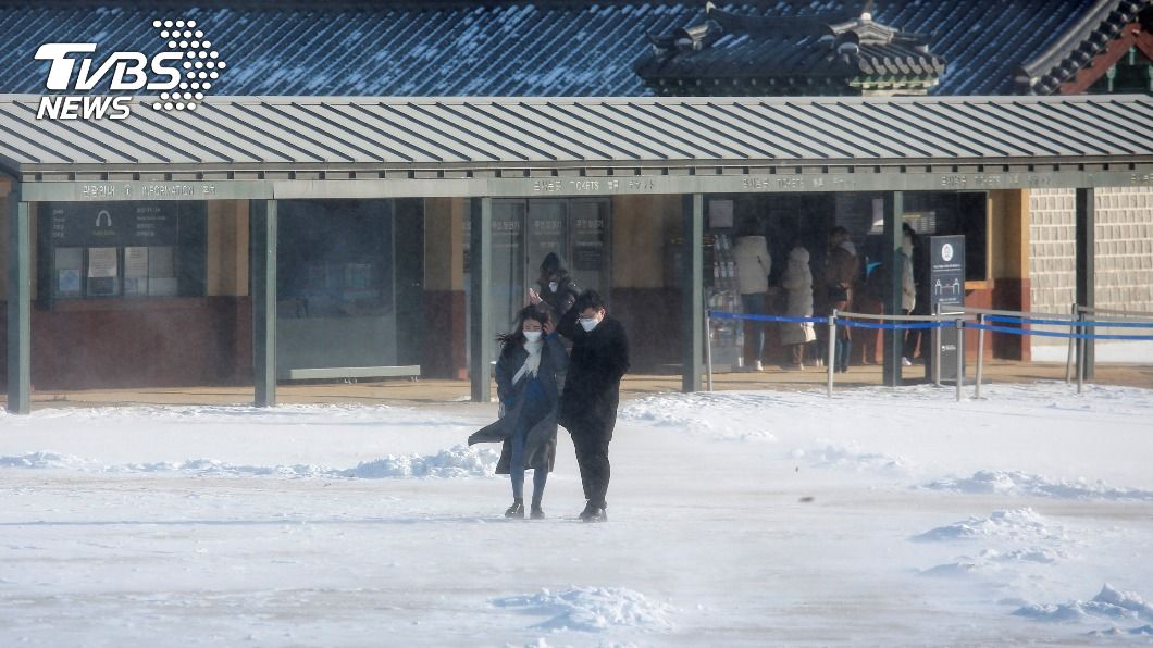 首爾9級風吹垮檢疫站 地鐵受阻交通大亂