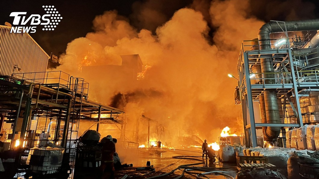 黑煙亂竄!林園化工廠房爆炸 環保局重罰500萬元
