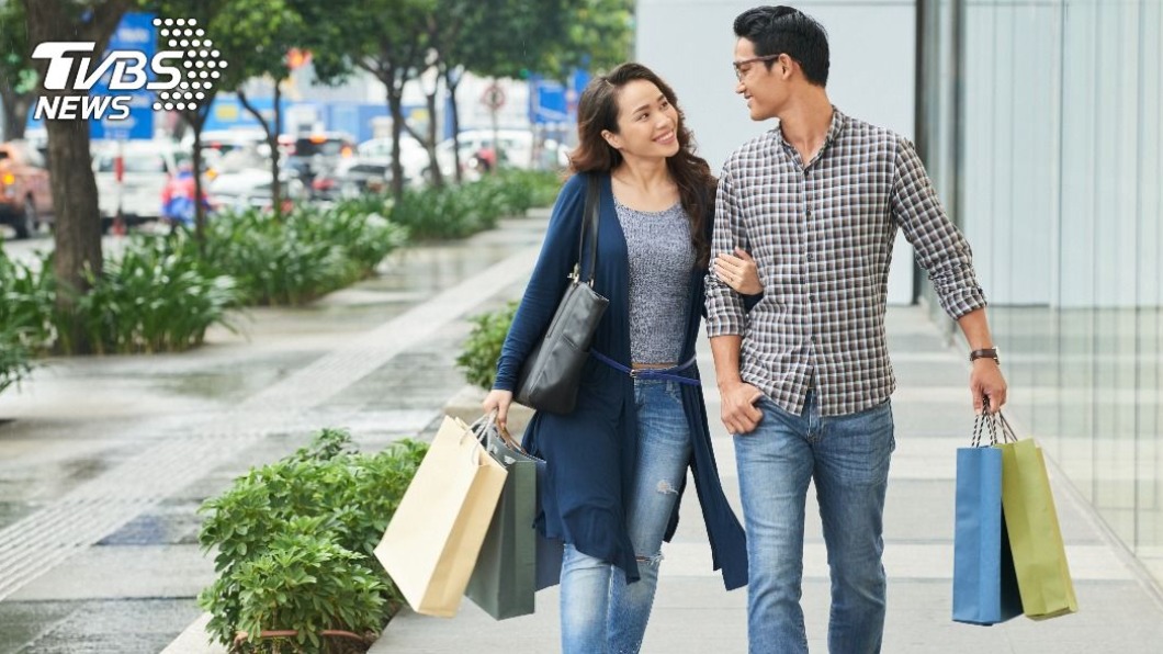 購物對上班族來說是滿好的紓壓方式。(示意圖/shutterstock 達志影像)
