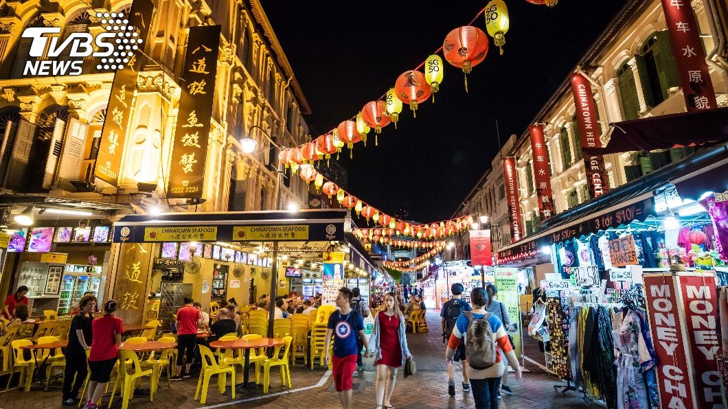 新加坡街道在過年時充滿年節氣氛。(示意圖/Shutterstock達志影像)