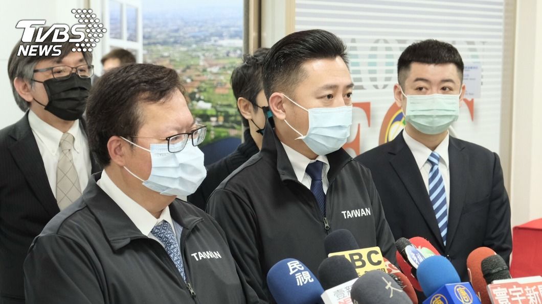林智堅率飯店業訪鄭文燦 捐贈500份年菜挺醫護