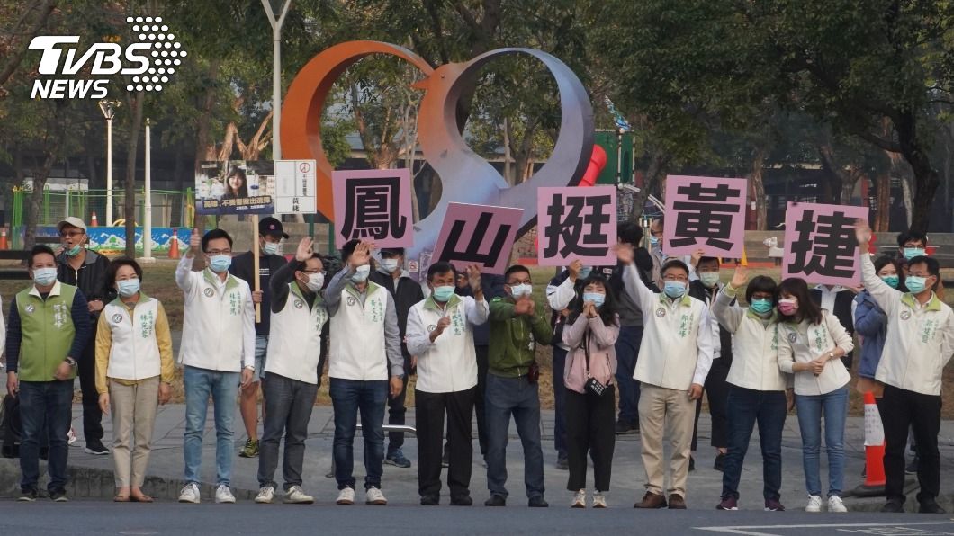 民進黨高市議員力挺黃捷 路口宣傳反罷免