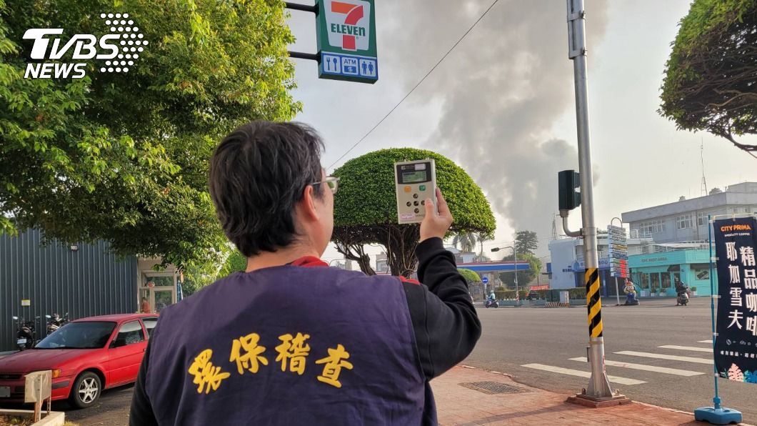 塑膠工廠火警濃煙臭味飄散 嘉市空氣品質達紅害