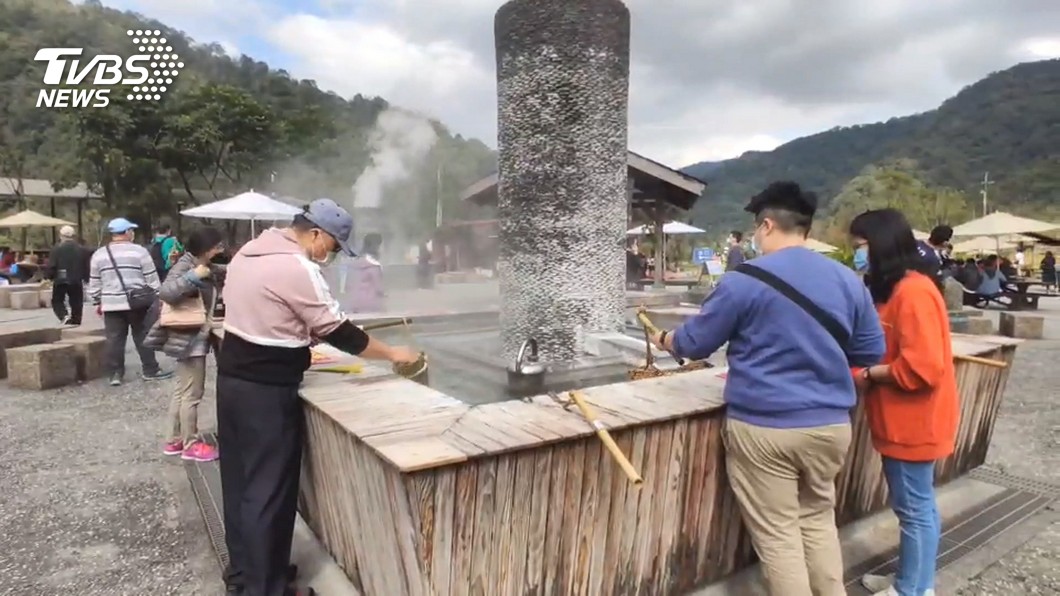 快訊/連假湧人潮!清水地熱停車場啟動總量管制