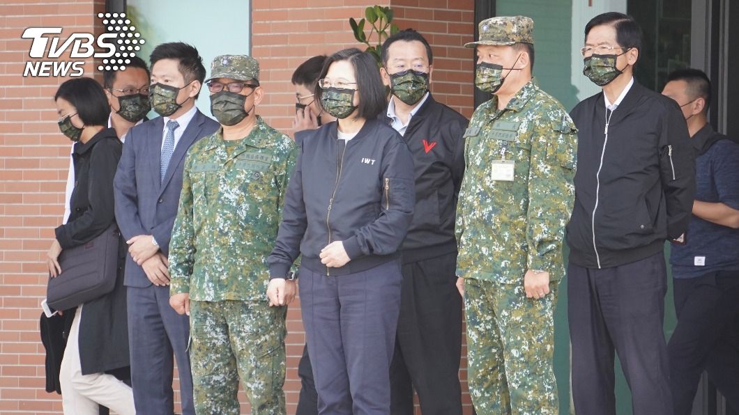 總統南下視導564旅戰備操演 頒加菜金慰勉國軍