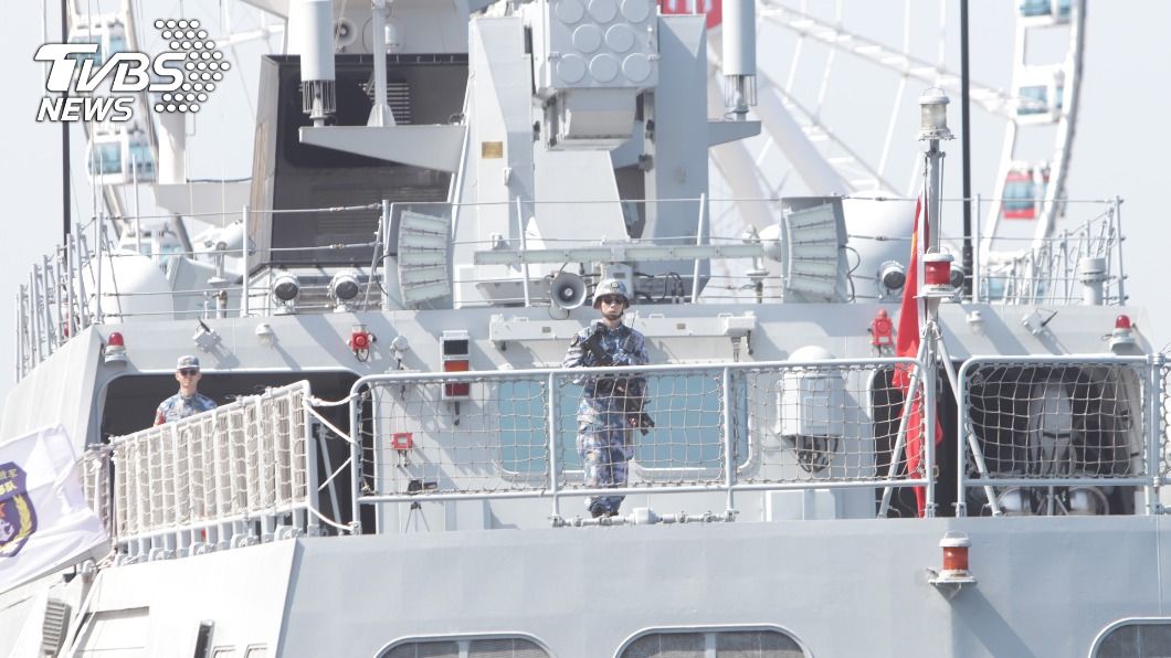 解放軍軍艦進駐香港市區水域　停泊維多利亞港