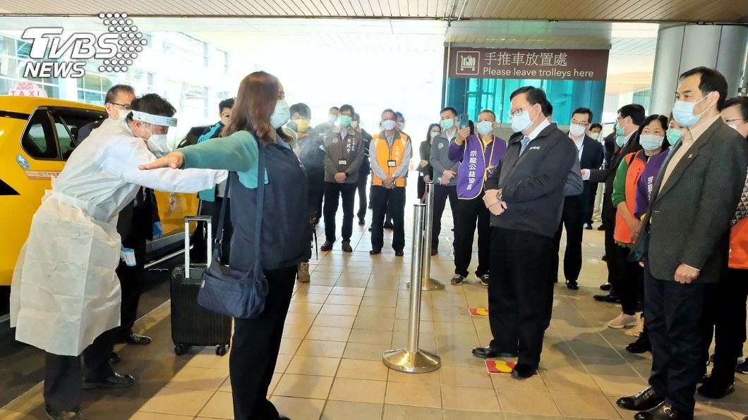 視察桃園機場 鄭文燦:防疫車隊是台灣成功防線