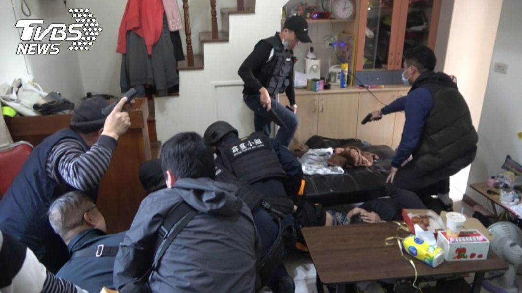 疑不滿亂放話害分手 女率眾開槍尋仇遭警逮送辦