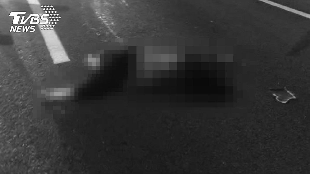 女騎士闖國道自撞護欄噴飛　客運閃避不及2撞慘死