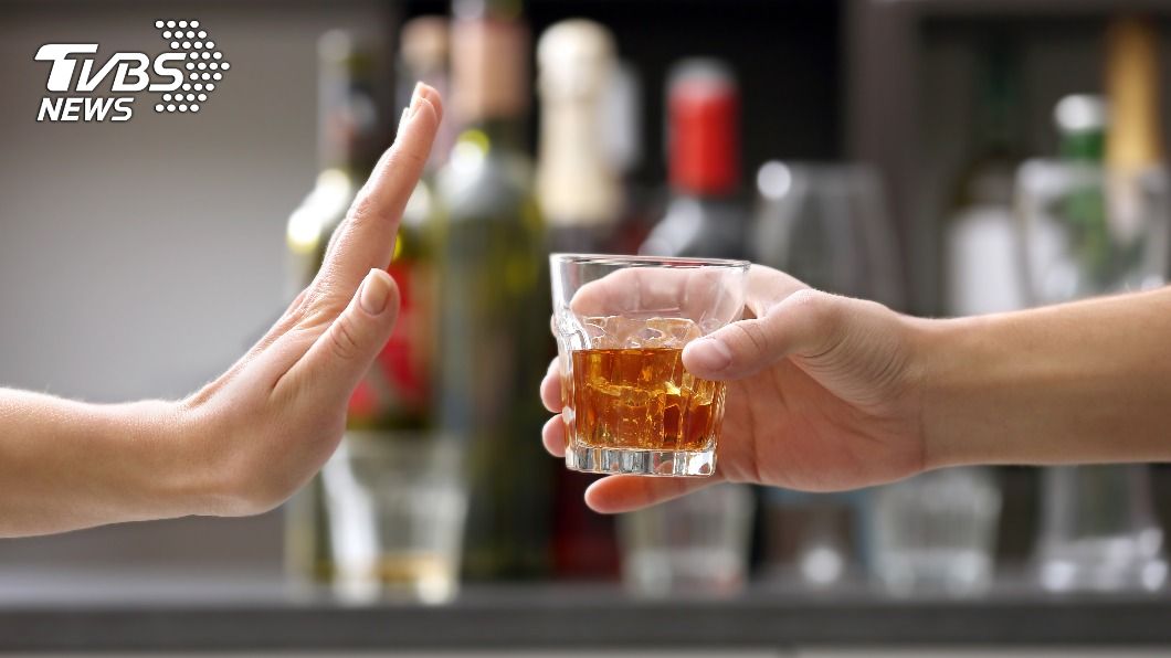 最不受歡迎10大勸酒行為 逼玩遊戲划酒拳居冠