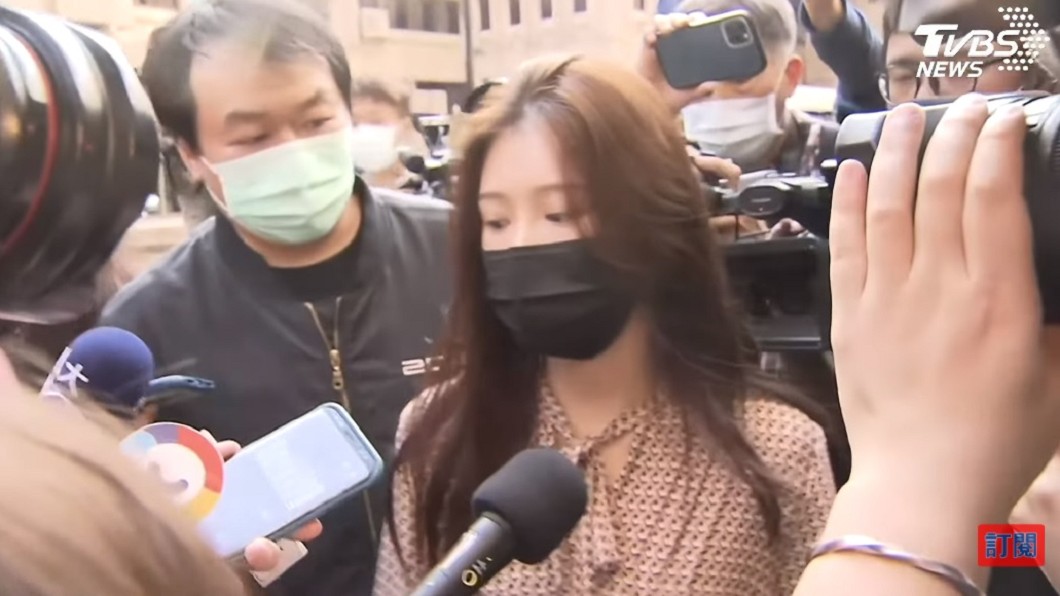 「見笑！」殺到記者會狂罵雞排妹　阿嬤身分曝光