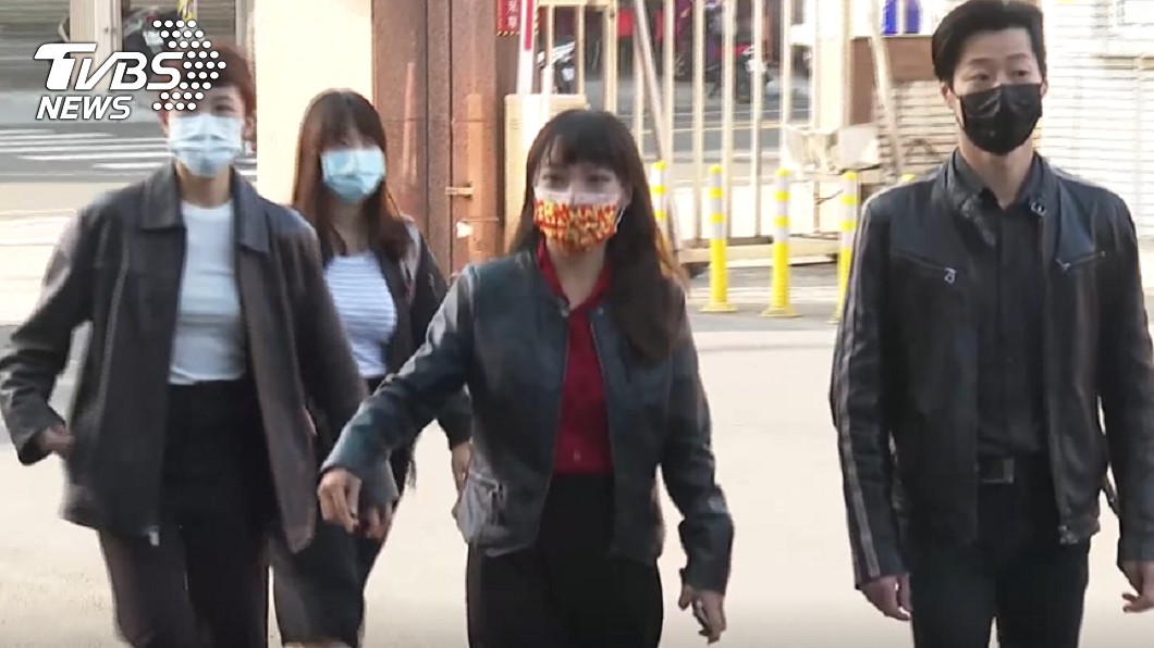 黃捷在罷免投票當日出面受訪。(圖/TVBS)