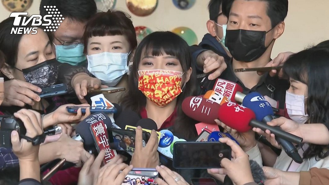 黃捷在罷免投票當日出面受訪。(圖/TVBS)