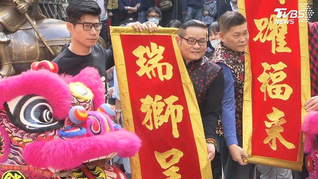 許效舜今日現身回應雞排妹。(圖/TVBS)