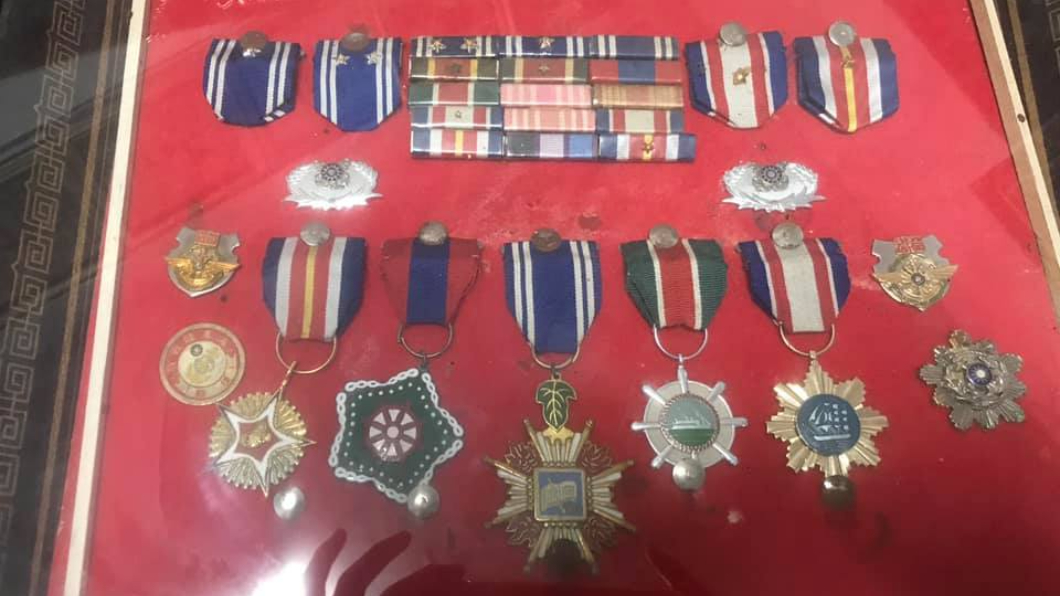國家英雄！公公從軍48年留傳家寶　網跪了：用命拚來的