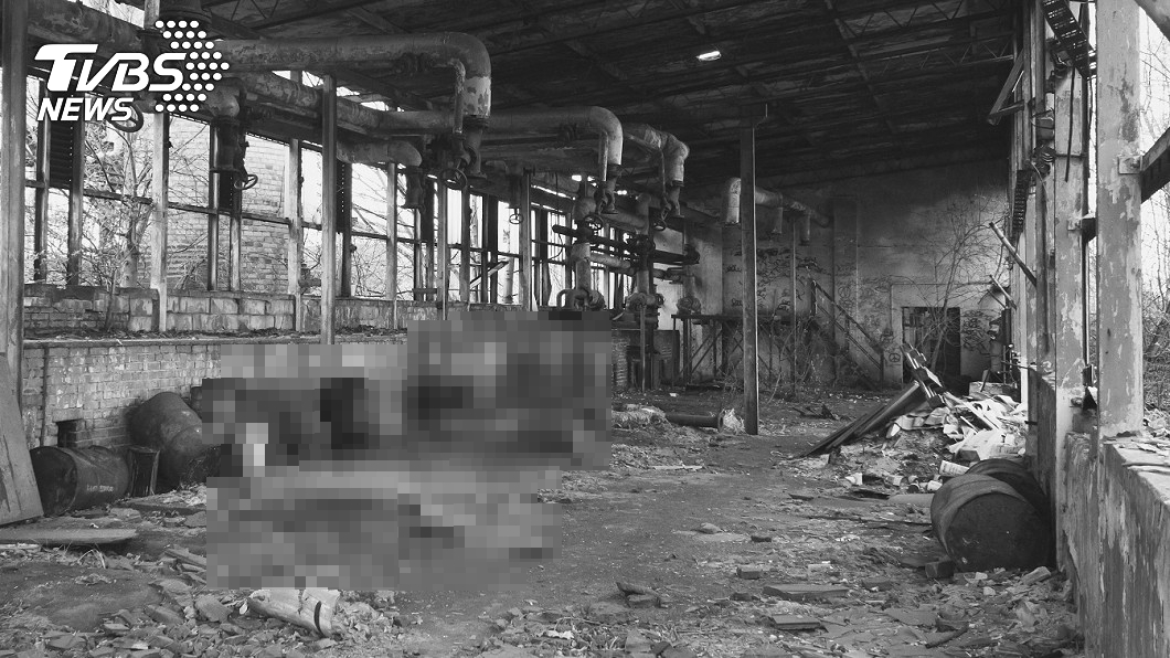 才向鳳山少女道歉　霸凌男秒遭20人包圍「私刑斷手」