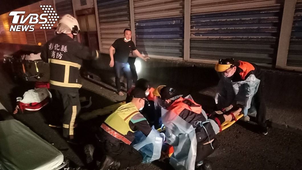 國道彰化段5車連環撞 休旅車翻覆2乘客拋飛亡