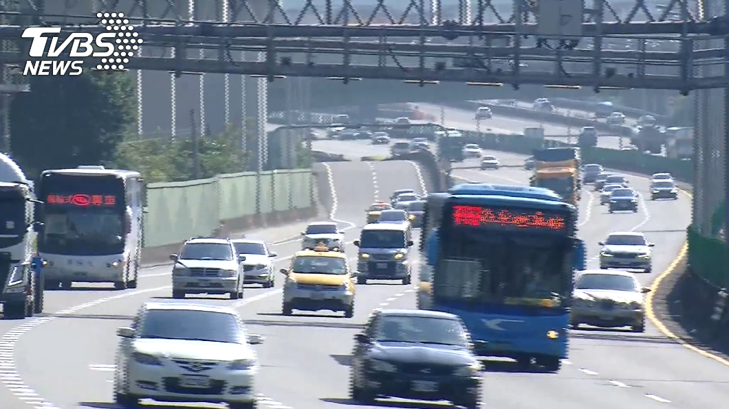 國道午後湧返鄉車潮恐塞爆!高乘載、收費措施一次看