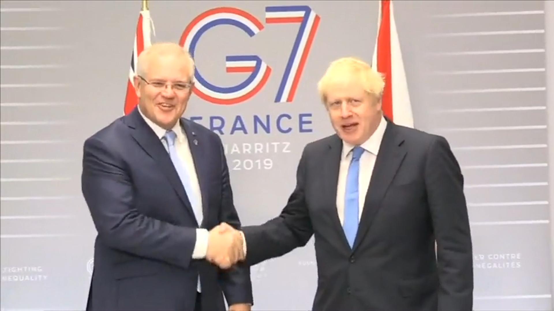成員不滿反中立場 英組D10無限期延後