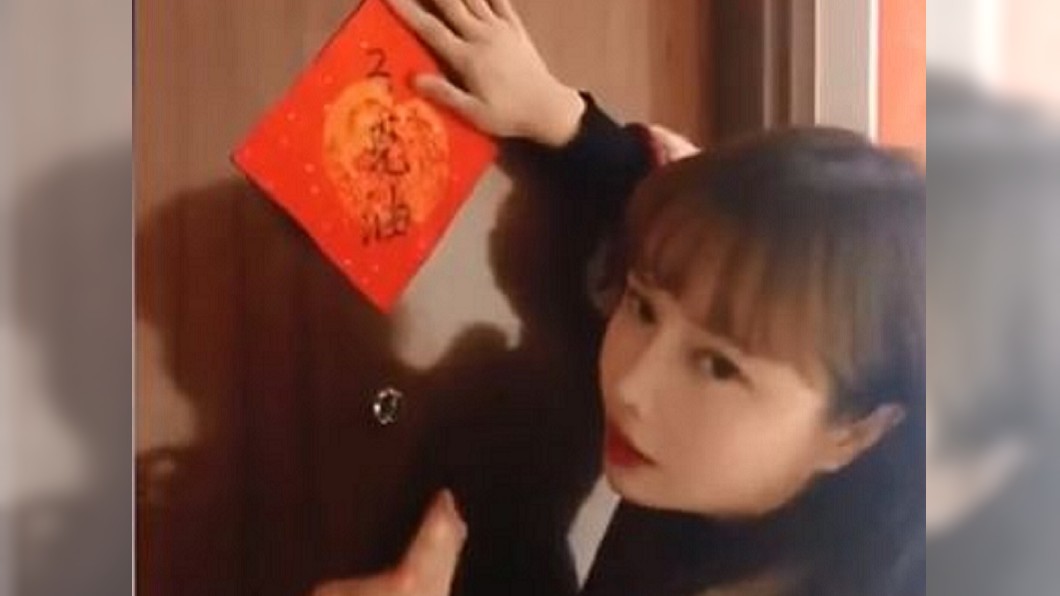 陸嫩妹秀創意春聯 上下聯加橫批14字網讚:太有才