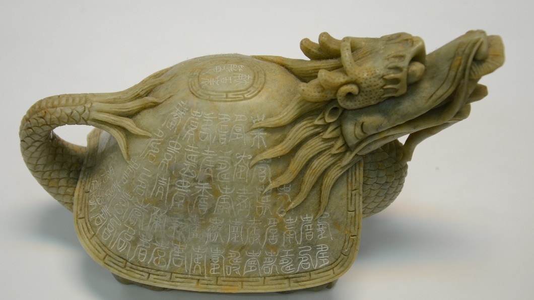 民眾可在身上放置開運飾品,有助財運進來。(圖/民俗專家楊登嵙提供)