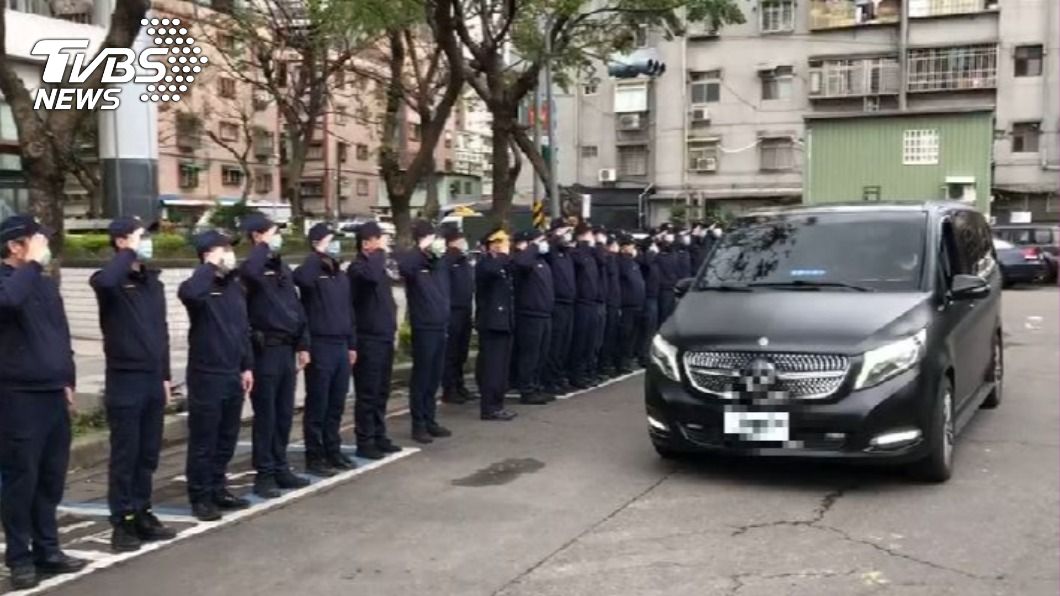 永和警小年夜執勤不治 同仁淚眼行禮:學長任務結束