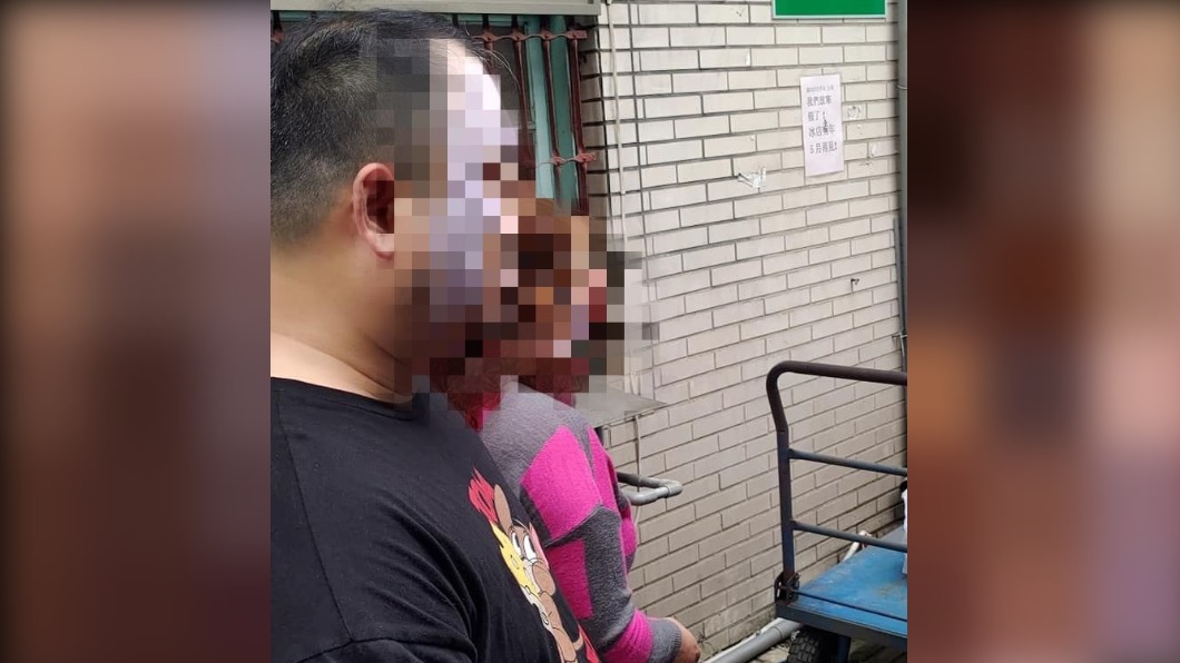 逛街民眾遭波及。(圖/翻攝自臉書社團「我是三峽人」)