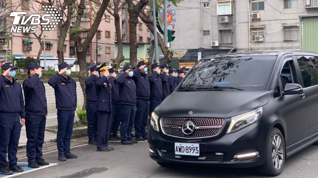 新北巡佐搶救46小時不治 同事淚送哭喊任務結束