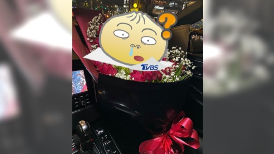 他特製花束告白女店員 網見「汽車排檔」喊:會成功