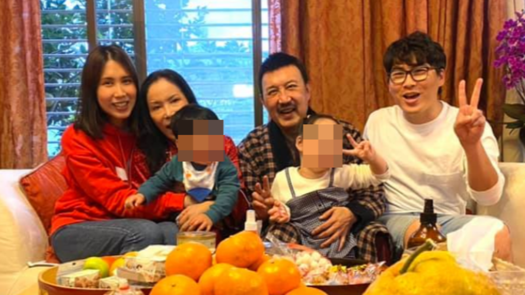 余苑綺曬出全家福並許下新年願望。(圖/翻攝自余苑綺臉書)