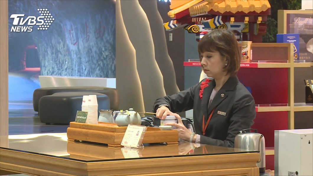 疫情影響旅客量少 桃機品茶師堅守崗位