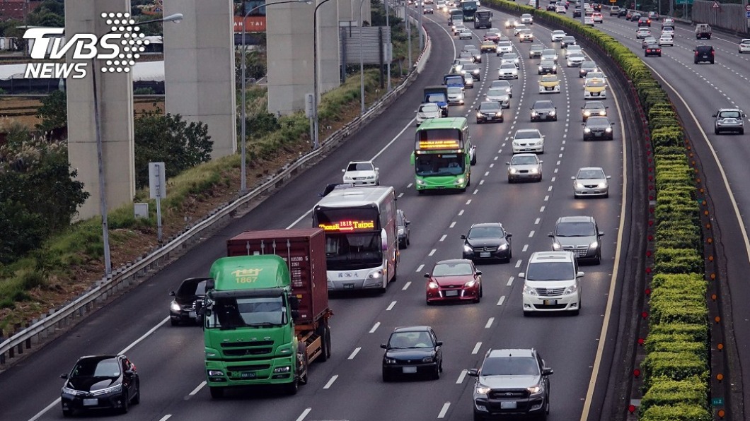 初四國道湧北返車潮 11路段午後恐大塞車