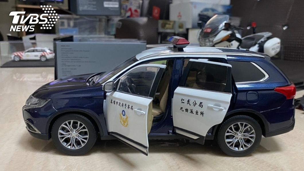 愛警車成癡 高雄警夢想將服務巡邏車化掌中玩物