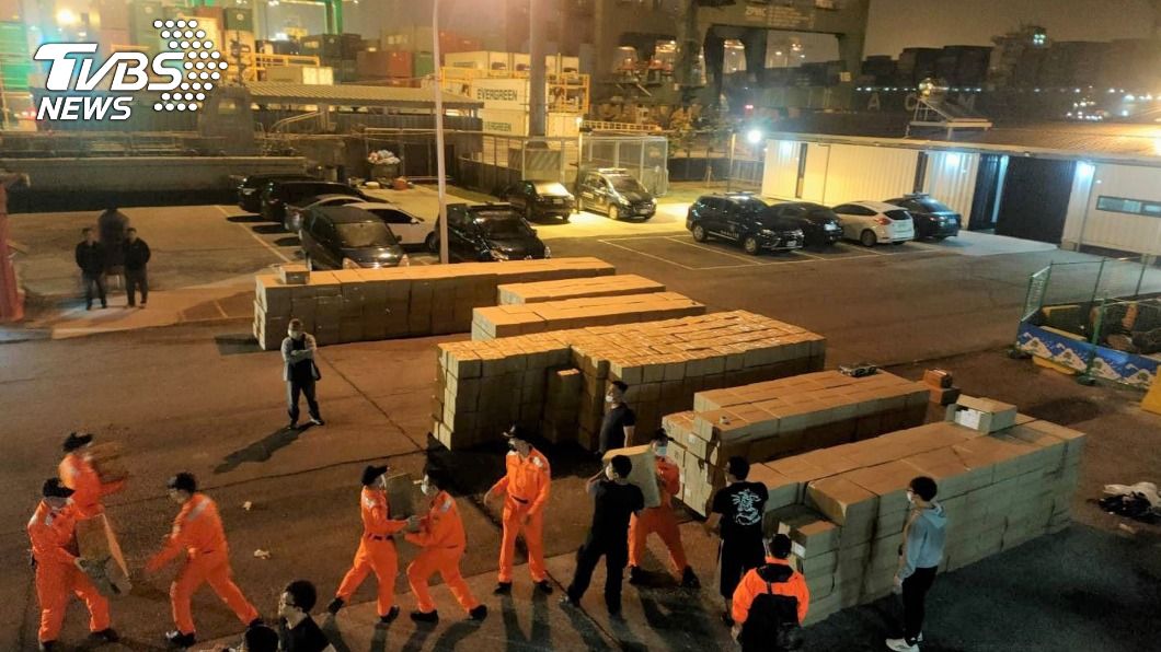 蒙古籍漁船走私香菸43萬包　海巡屏東海域截獲