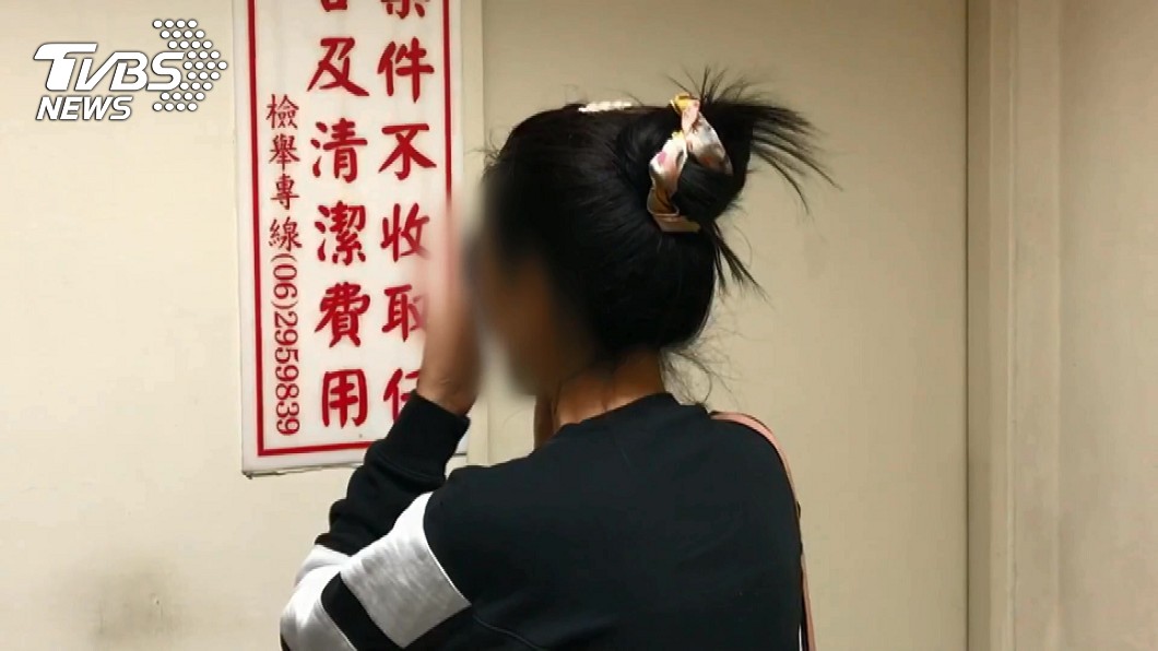 王男的妻子接起最後一通電話竟是警方通知她老公的死訊。（圖／TVBS）